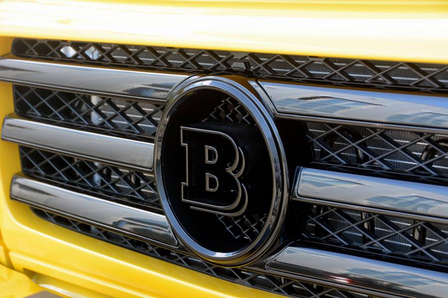 Логотип Mercedes-Benz G500 4x4&sup2; in Yellow by Brabus 2016 года  (фото 7 из 19)